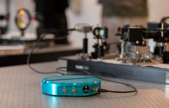 Moku:Lab on an optical table